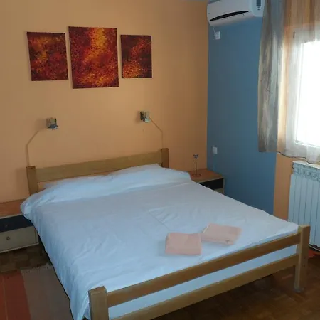 Rookies Hostel *